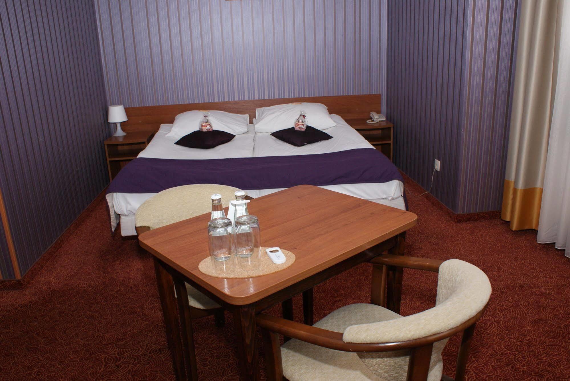 Grot Hotel Малборк Екстериор снимка